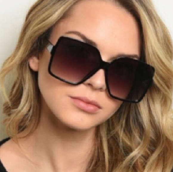 ❌SOLD❌4 piece set! - Picture 6 of 8